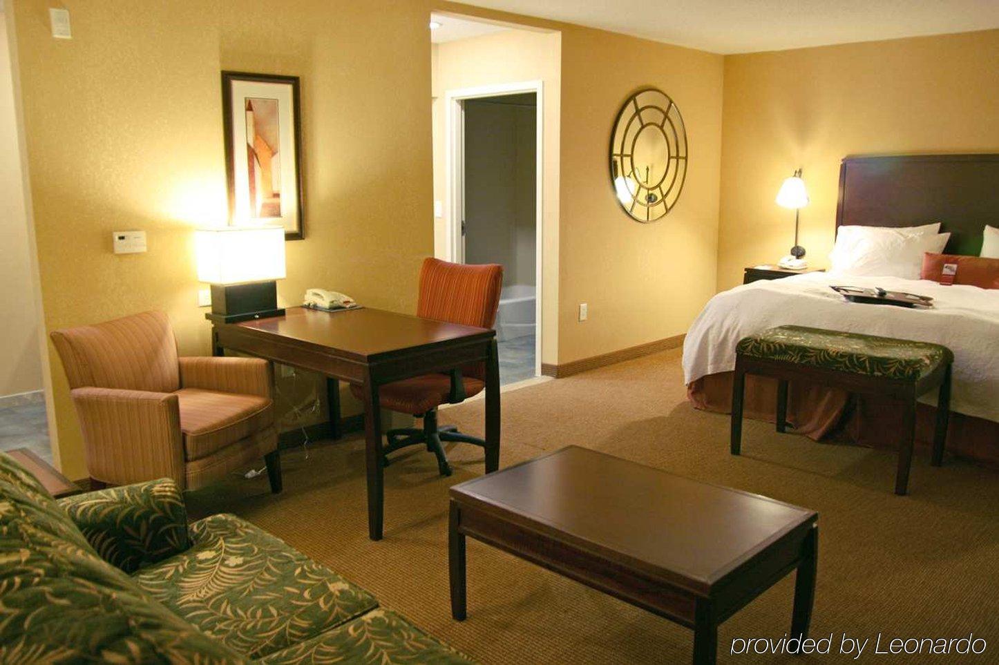 Hampton Inn And Suites San Antonio Airport Номер фото